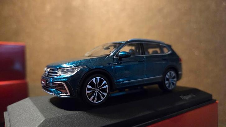 Volkswagen Tiguan 2022 R-Line, Hobby en Vrije tijd, Modelauto's | 1:43, Nieuw, Auto, Overige merken, Ophalen of Verzenden