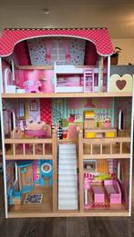 Houten poppenhuis van Bandits & Angels + poppetjes van Goki., Ophalen, Zo goed als nieuw, Poppenhuis