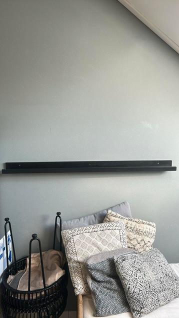 Wandplank zwart, boekenplank beschikbaar voor biedingen