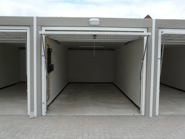 Garagebox te huur Leliestraat Amersfoort incl. stroomaansl., Huizen en Kamers, Garages en Parkeerplaatsen, Utrecht