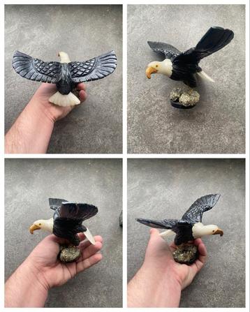 Stenen Arend Beeldje beschikbaar voor biedingen