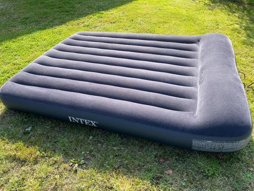 Luchtbed Intex - 2 persoons, Caravans en Kamperen, Luchtbedden, Zo goed als nieuw, 2-persoons, Ingebouwde pomp, Ophalen