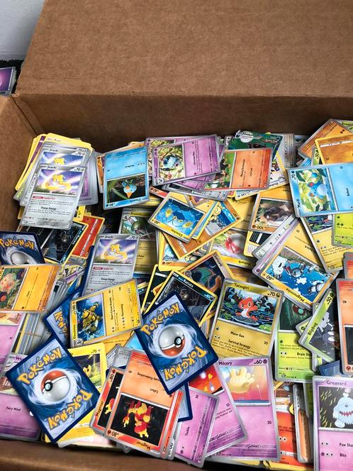 Zelf thuis uitzoeken van pokemonkaarten!, Hobby en Vrije tijd, Verzamelkaartspellen | Pokémon, Zo goed als nieuw, Meerdere kaarten