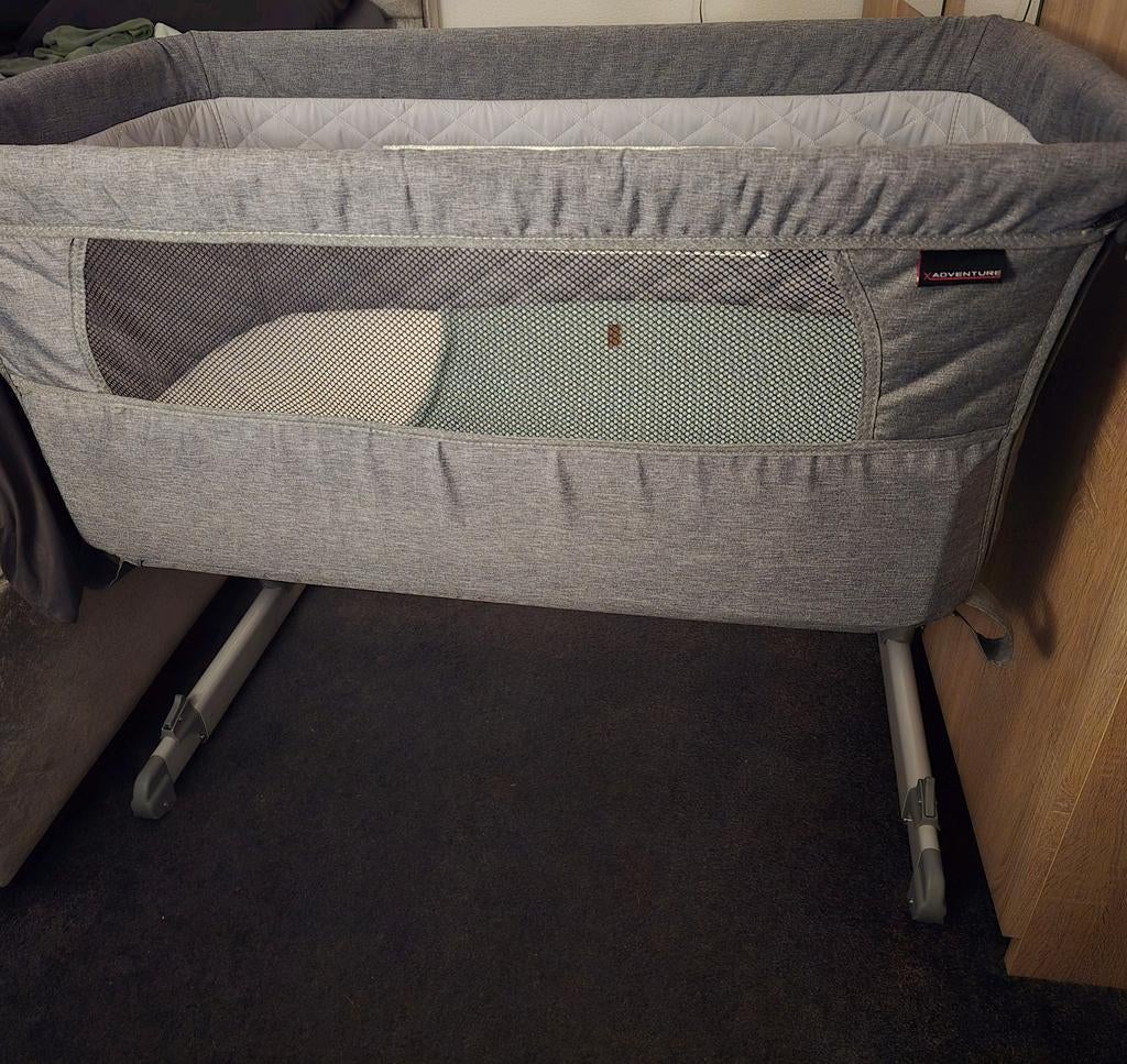 Co sleeper x adventure, Kinderen en Baby's, Kinderkamer | Bedden, Zo goed als nieuw, Minder dan 140 cm, Minder dan 70 cm, Matras