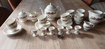23 delig servies Wedgwood Briar Rose  beschikbaar voor biedingen