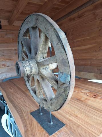 Houten wiel op standaard (mega)

 beschikbaar voor biedingen