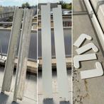 2 witte kunststof vensterbanken met betonnen voetstukken, Ophalen, Gebruikt, Minder dan 80 cm, Overige typen