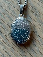 Zilveren medaillon met zilveren Venetiaans kettinkje, Ophalen of Verzenden, Gebruikt, Zilver, Overige voorstellingen