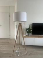 Zuiver Tripod Vloerlamp - hout met witte kap, Huis en Inrichting, Lampen | Vloerlampen, Ophalen, Gebruikt, Hout, 150 tot 200 cm