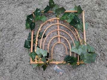 Rotan wanddecoratie regenboog met lampjes en kunst klimop! beschikbaar voor biedingen