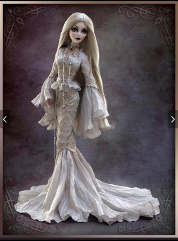 Evangeline Ghastly - Beautiful Nightmare beschikbaar voor biedingen