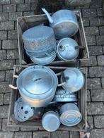 2 kisten vol met oude curiosa, Huis en Inrichting, Keuken | Potten en Pannen, Ophalen, Gebruikt, Overige materialen, Pot, Bus of Blik