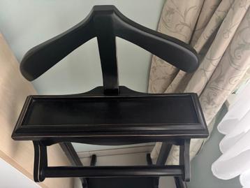 Dressboys: zwart en teak-neutraal beschikbaar voor biedingen