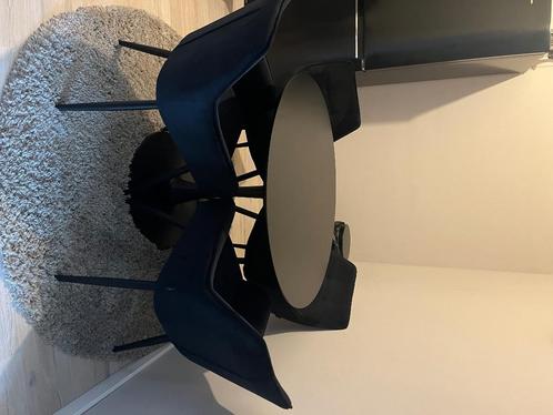 Eettafel rond zwart met zwarte velvet stoelen, Huis en Inrichting, Tafels | Eettafels, Zo goed als nieuw, 100 tot 150 cm, 100 tot 150 cm
