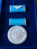 DDR medaille trouwe dienst spoorwegen, Verzamelen, Militaria | Algemeen, Ophalen of Verzenden, Landmacht, Duitsland, Lintje, Medaille of Wings