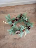 Decoratieve krans met dennenappels en geweien ca 40 cm, Ophalen of Verzenden, Zo goed als nieuw, Binnen