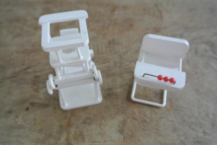 Poppenhuis Oude Po - en Kinderstoel nr. 520, Verzamelen, Poppenhuizen en Toebehoren, Zo goed als nieuw, Gebruiksvoorwerp, Ophalen of Verzenden