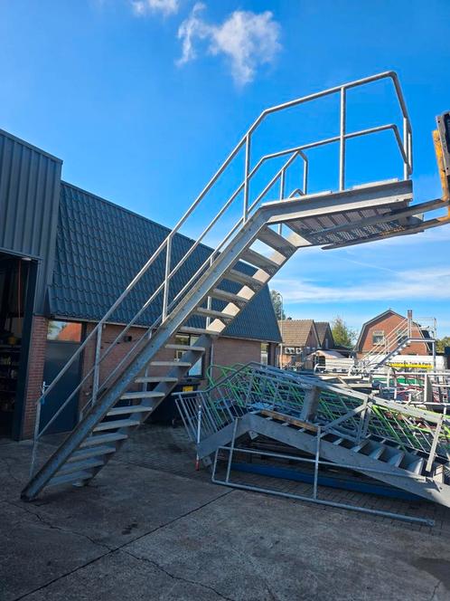 Stalen trapet bordes gegalv hoog 3.45mtr nog 125, Doe-het-zelf en Verbouw, Ladders en Trappen, Zo goed als nieuw, 2 tot 4 meter
