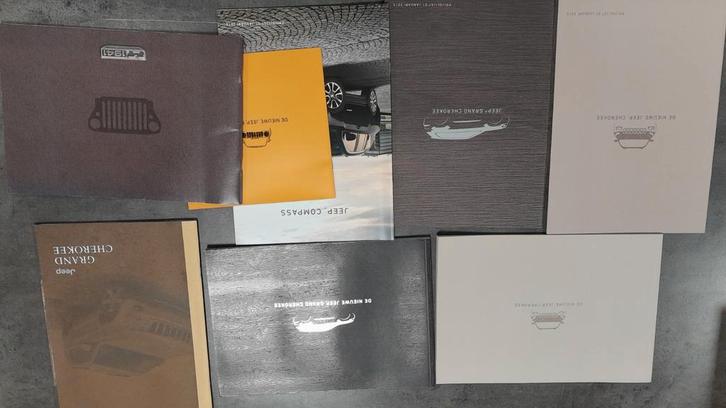 Partij folders van het merk Jeep, Boeken, Auto's | Folders en Tijdschriften, Zo goed als nieuw, Overige merken, Ophalen