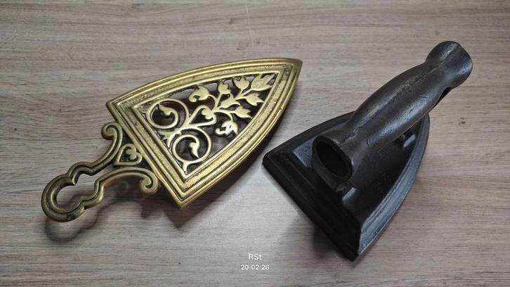 Antiek Strijkijzer en Onderzetter, Antiek en Kunst, Antiek | Overige Antiek, Ophalen