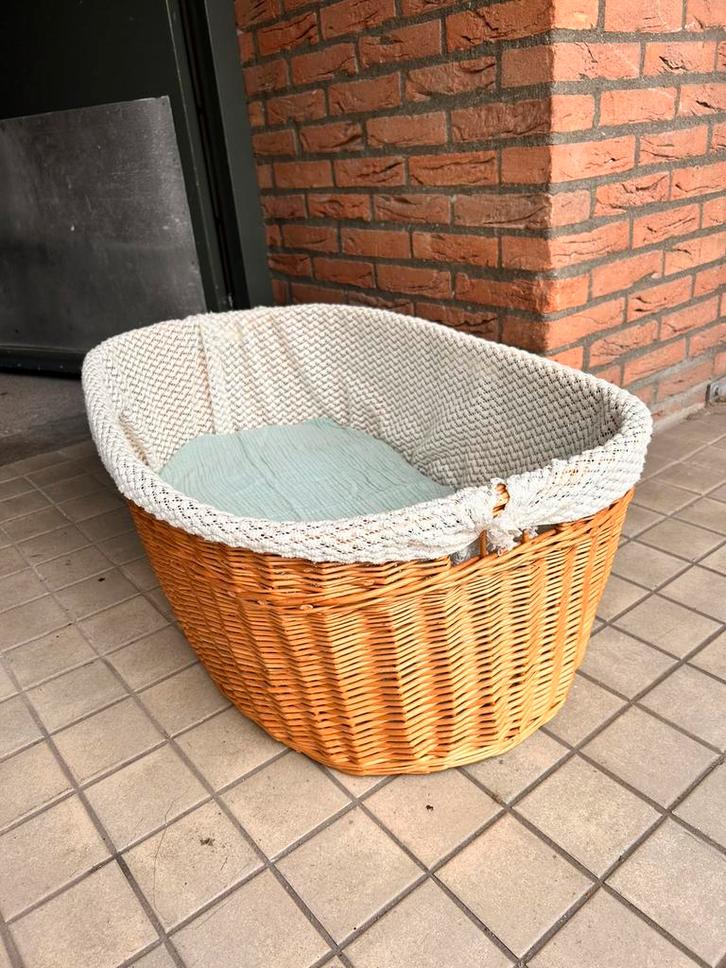 Vintage rieten babywieg / mandje, Kinderen en Baby's, Babywiegjes en Ledikanten, Gebruikt, Wieg, Ophalen