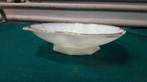 Schaal, sier schaal van wit glas met goudkleurige rand op vo, Ophalen of Verzenden, 'T Olde Gre-j, Info@toldegrej.nl, Endepoelstraat 20f Didam