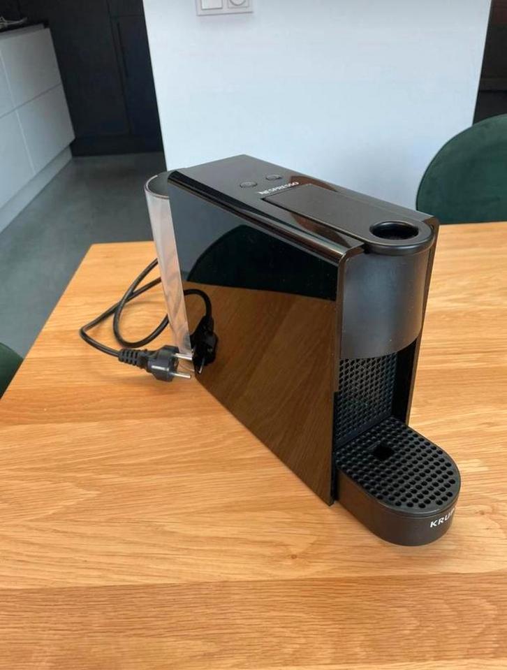Nespresso Krups Essenza Mini - Compacte Koffiemachine, Witgoed en Apparatuur, Koffiezetapparaten, Gebruikt, Koffiepads en cups