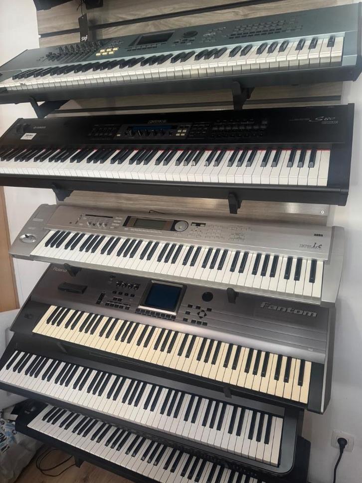 Verschillende synthesizers Met Garantie, Muziek en Instrumenten, Synthesizers, Gebruikt, Overige aantallen, Overige merken, Ophalen