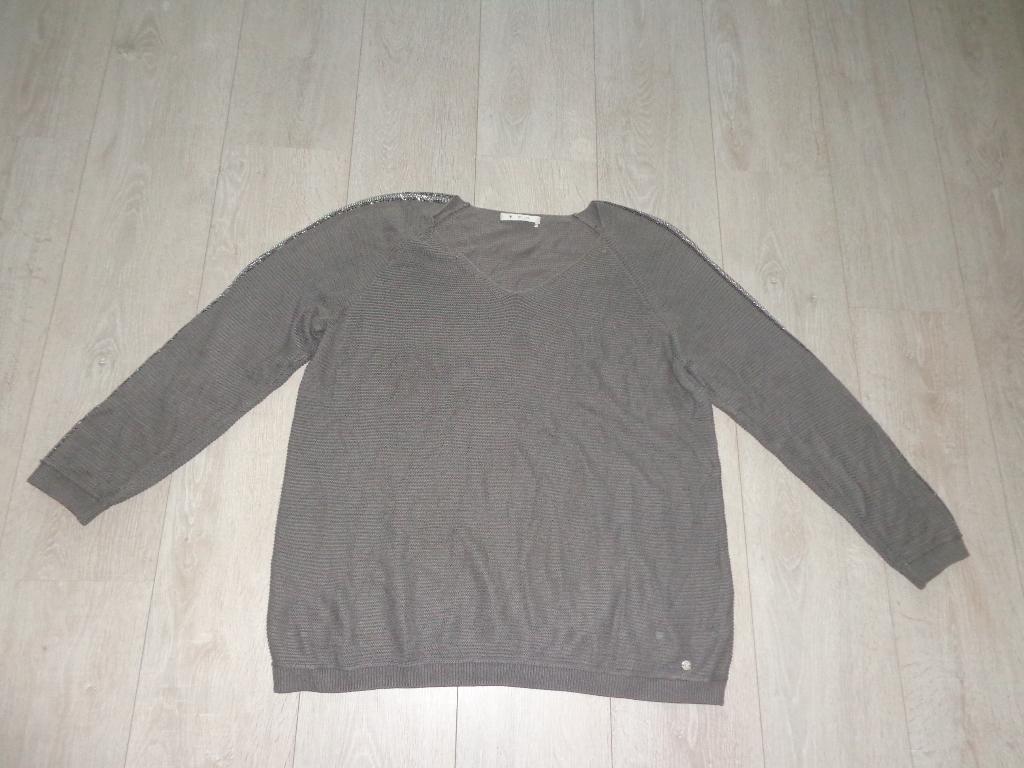 grijze damestrui met glitter op de mouwen van Monari, maat 4, Kleding | Dames, Ophalen of Verzenden, Gedragen, Maat 42/44 (L)