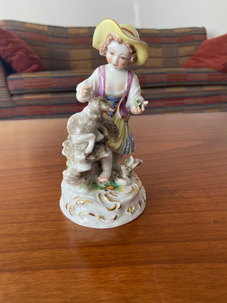 Antiek beeldje - Herderinnetje met Lam (Meissen of Dresden), Antiek en Kunst, Antiek | Porselein, Ophalen of Verzenden