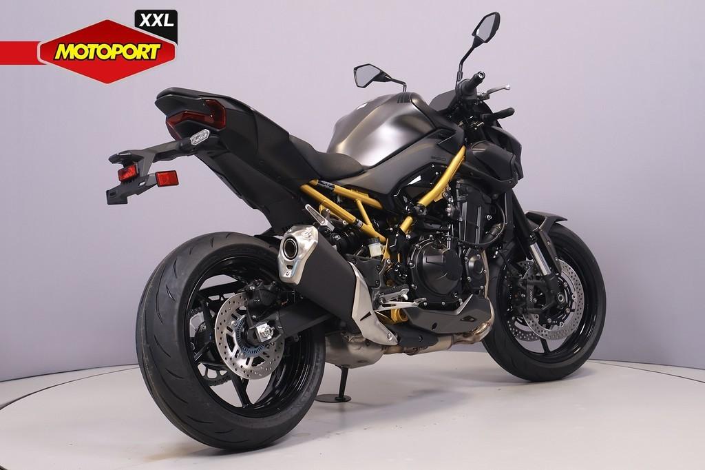 Kawasaki Z900 70KW, Bedrijf, Naked bike