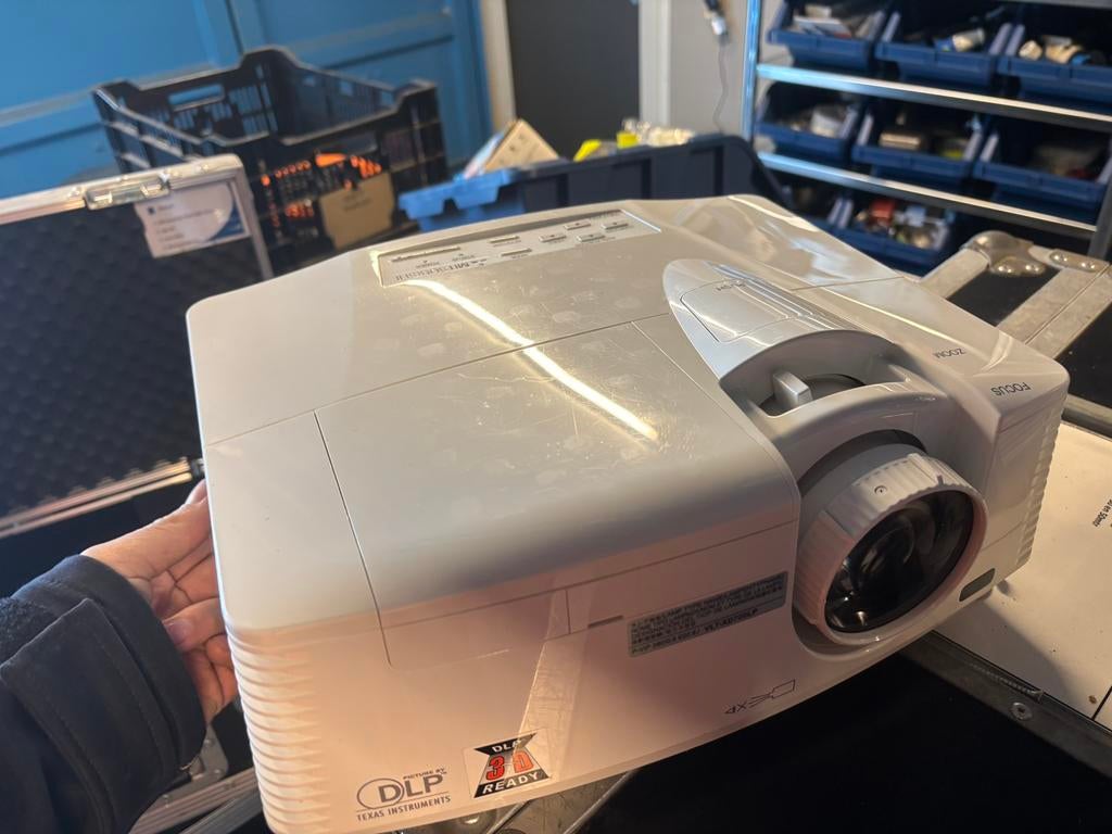 6x Mitsubishi WD720U-G, 4300 ansi lumen, Audio, Tv en Foto, Beamers, Ophalen of Verzenden, Zo goed als nieuw, LED, Ultra HD (4K)