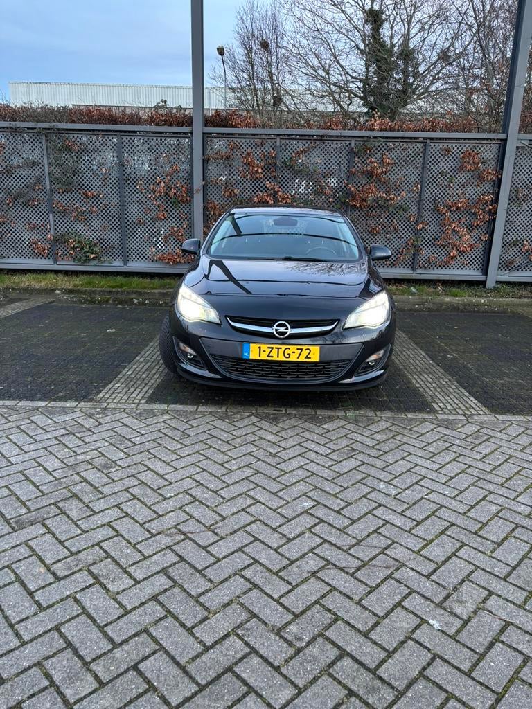 Opel Astra 1.4 Ecotec 74KW 5-D 2015 Zwart, Auto's, Opel, Voorwielaandrijving, 4 cilinders, 100 pk, Zwart