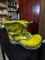 Gele laars schaal van steen, Ophalen, Rond