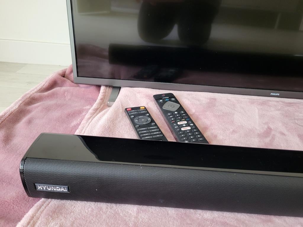 Zeer goedwerkende Philips tv incl. soundbar van Hyundai., Ophalen of Verzenden, Zo goed als nieuw