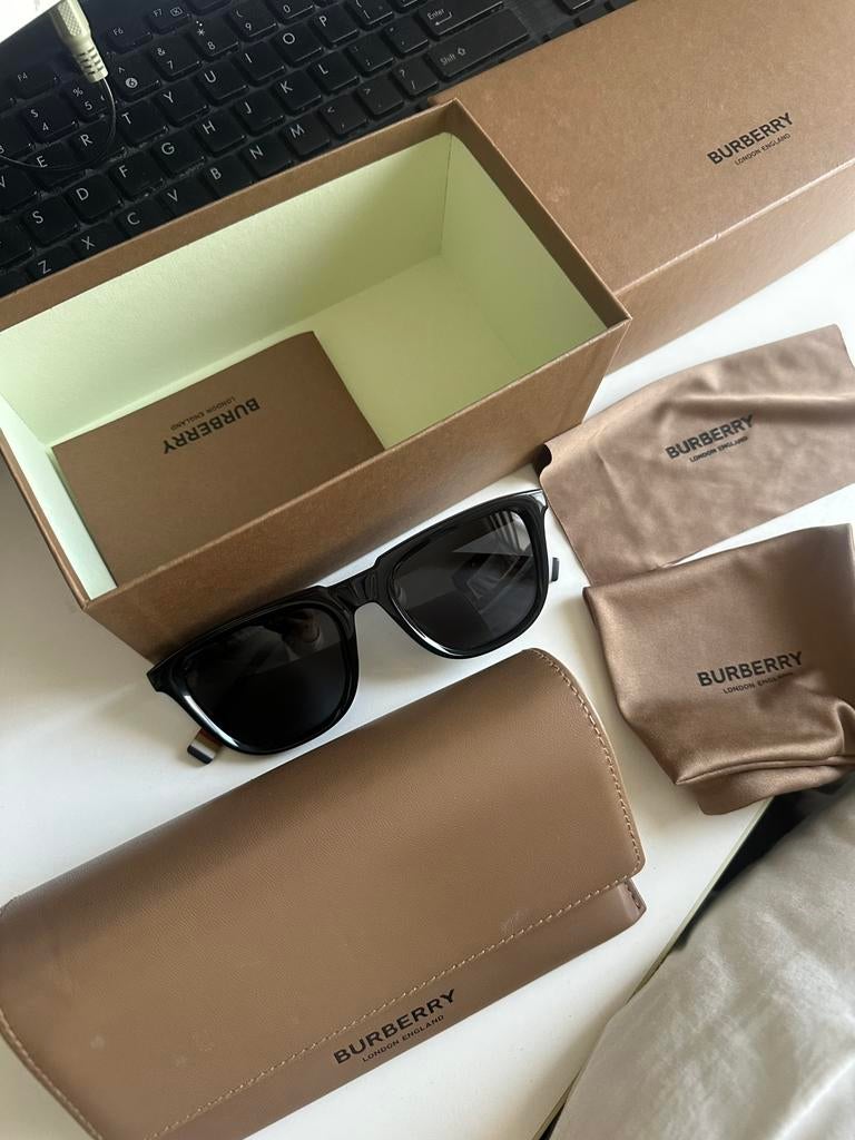 Burburry zonnebril Origineel, Ophalen of Verzenden, Zo goed als nieuw, Overige merken