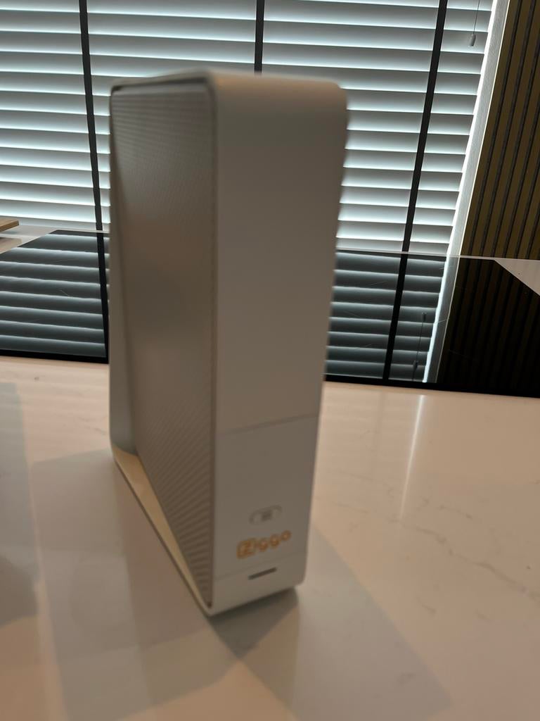 SmartWifi modem van Ziggo, Ophalen of Verzenden, Zo goed als nieuw, Router met modem