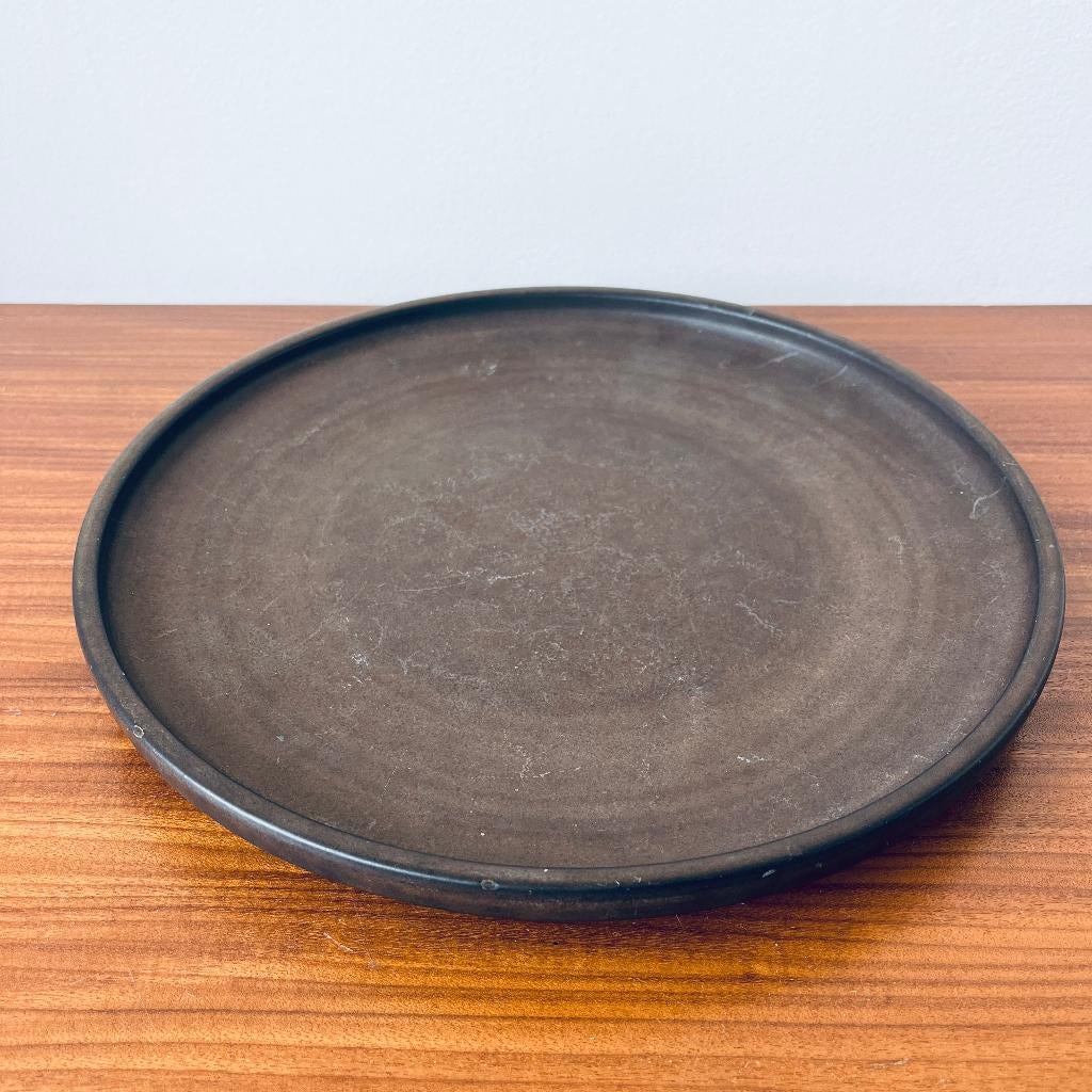 Lucie Q Bakker keramiek schaal Quirine bruin Makkum, Antiek en Kunst, Ophalen of Verzenden