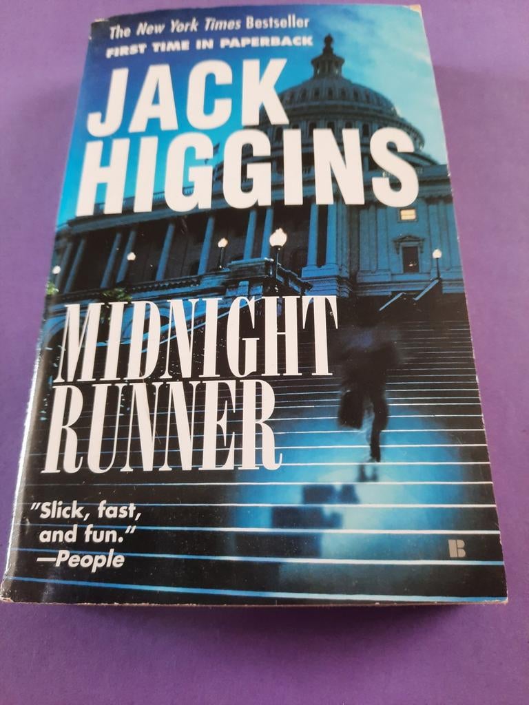 Jack Higgins. Midnight Runner, Boeken, Ophalen of Verzenden, Gelezen