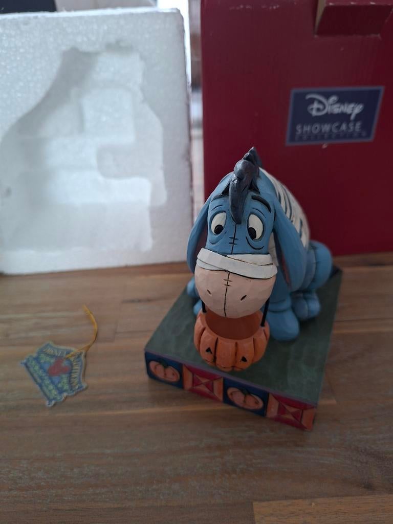 Eeyore Melancholy Mummy Jim Shore Disney Traditions Beeldje, Ophalen of Verzenden, Overige figuren, Zo goed als nieuw, Beeldje of Figuurtje