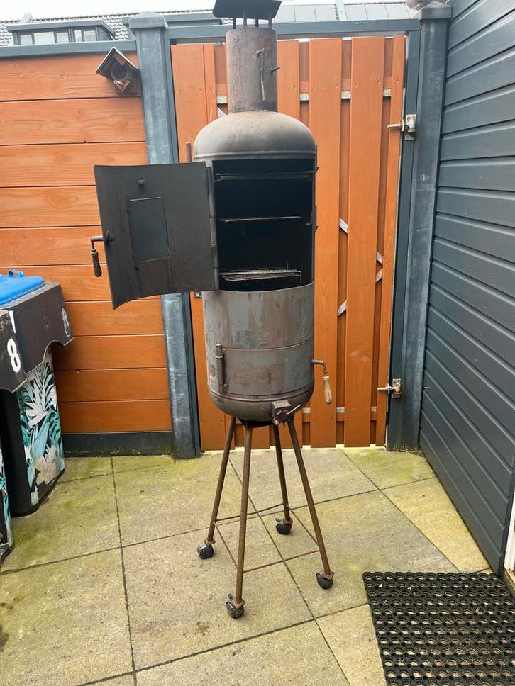 Rookoven op wielen - 180cm hoog, Tuin en Terras, Barbecue-accessoires, Gebruikt, Ophalen of Verzenden