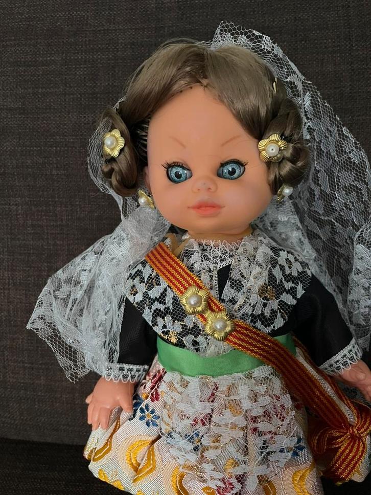 Nieuw: Originele vintage / antieke pop Spaanse klederdracht, Verzamelen, Poppen, Zo goed als nieuw, Pop, Ophalen of Verzenden