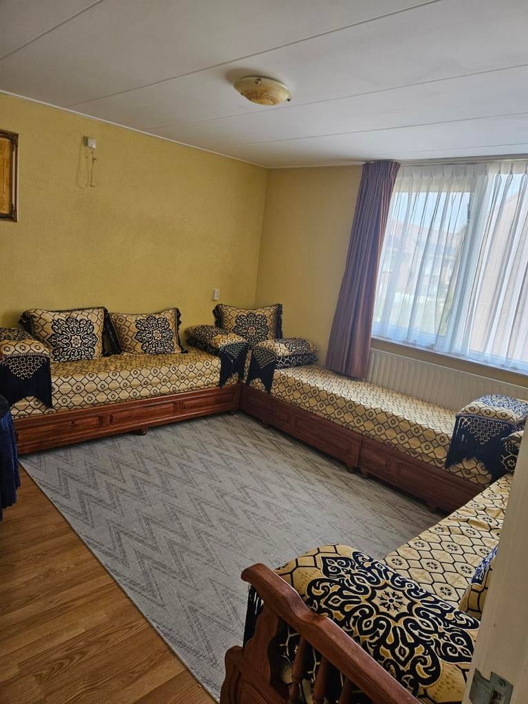 Grote hoekbank met oosterse patronen, Huis en Inrichting, Banken | Bankstellen, Gebruikt, Hoekbank, 300 cm of meer, 75 tot 100 cm