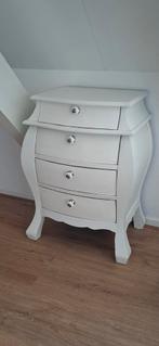 2 identieke nachtkastjes. Wit, Ophalen, Gebruikt, Minder dan 45 cm, 70 cm of meer