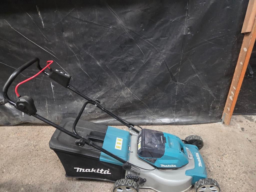 Makita accu grasmaaier, Tuin en Terras, Grasmaaiers, Ophalen of Verzenden, Zo goed als nieuw