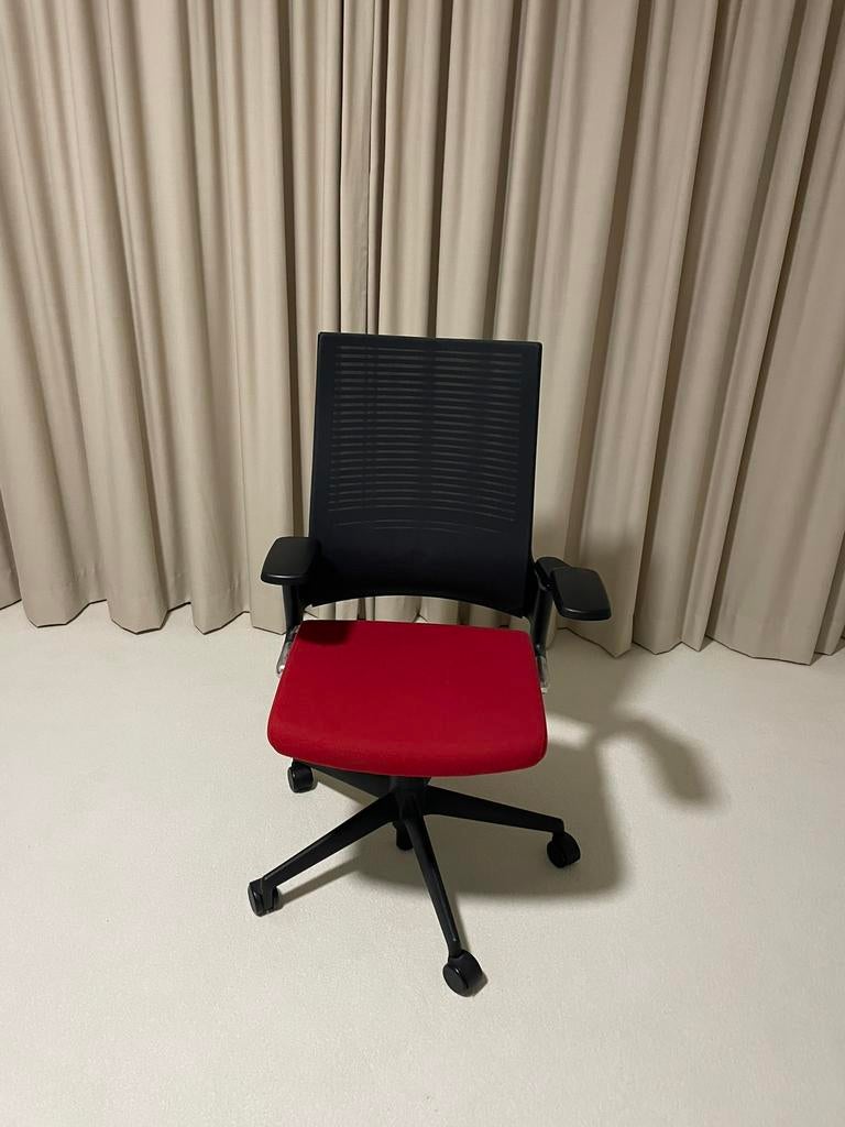 Ahrend 2020 Extra Verta stoel rode zitting, Huis en Inrichting, Bureaustoelen, Ophalen, Zo goed als nieuw, Rood