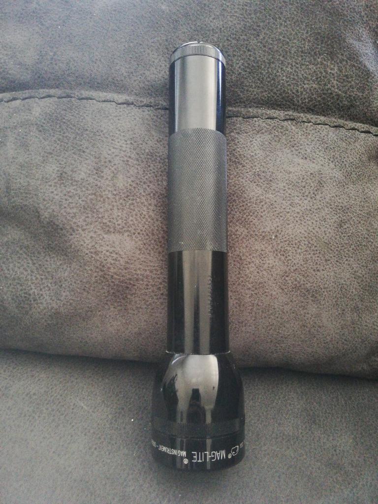 Maglite zaklamp - Zwart, robuust en betrouwbaar, Caravans en Kamperen, Zaklampen, Ophalen of Verzenden, Batterij