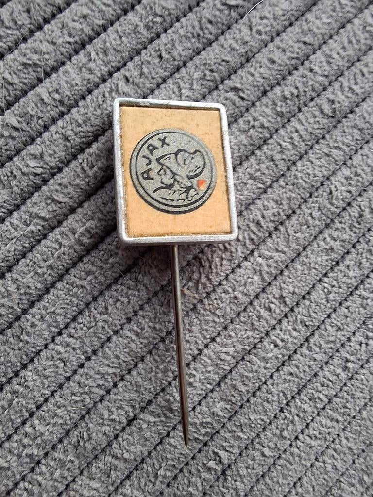 Vintage Ajax Speldje/Pin - Zeldzaam verzamelobject, Verzamelen, Speldjes, Pins en Buttons, Ophalen of Verzenden, Gebruikt, Sport