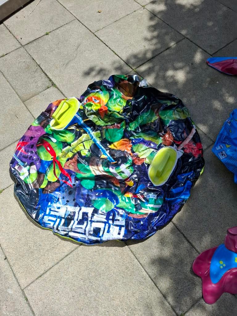 Gratis op te halen: Opblaasbaar speelgoed (TMNT en draak), Ophalen