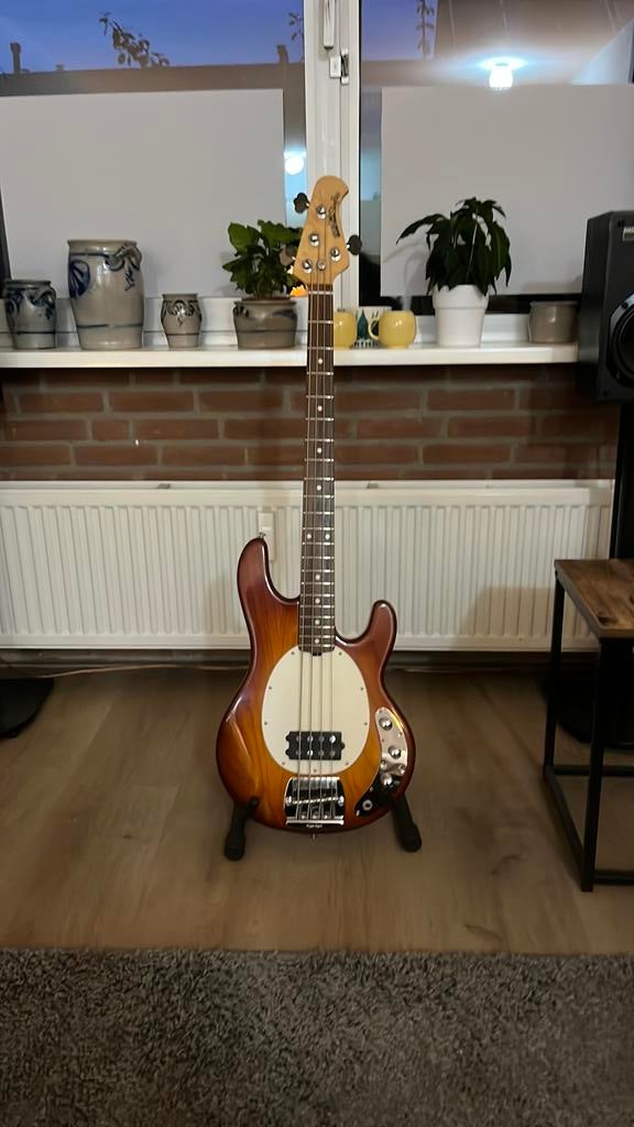 Musicman stingray 2eq 1992, Ophalen, Zo goed als nieuw